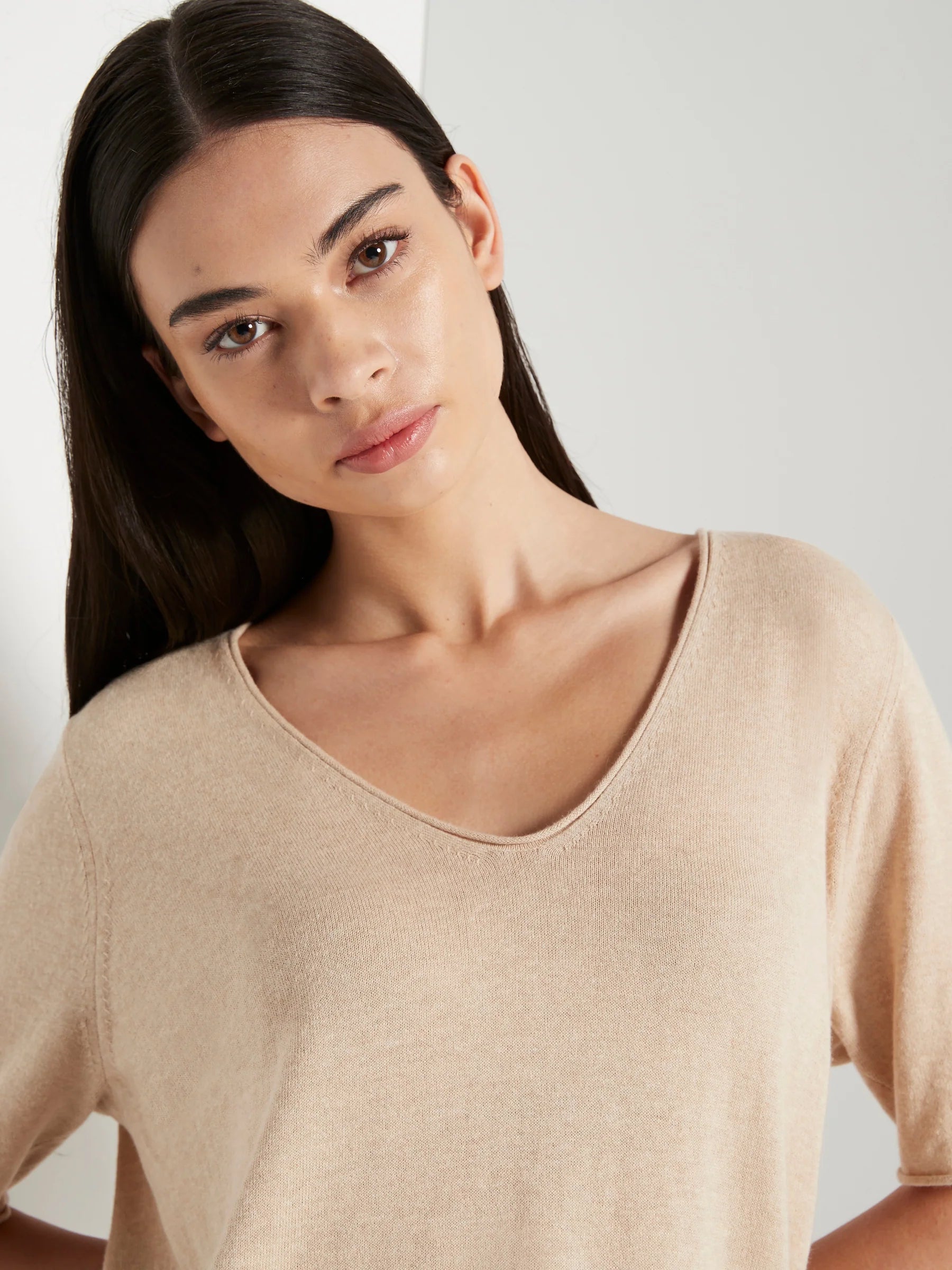 Juliette Hogan | JHL V-Neck T (Fine Cotton Cashmere) | Sand | Palm Boutique